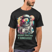 Whimsical Astronaut in Sunglasses – Space Tシャツ (正面)