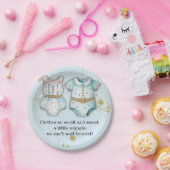 Whimsical Baby Clothes Gender Neutral Baby Shower ペーパープレート (パーティー)