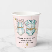 Whimsical Baby Clothes Gender Neutral Baby Shower 紙コップ (裏面)