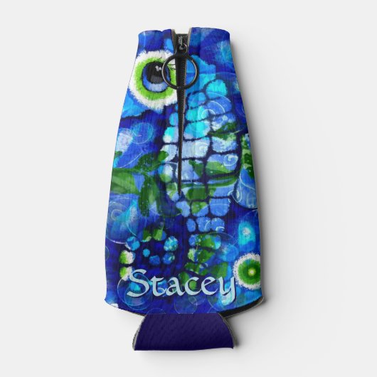 Whimsical Big-Eyes Seahorse Art Blue Personalized ボトルクーラー (裏面)