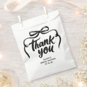 Whimsical Black Bow Handwritten Bridal Thank You フェイバーバッグ (クリップ留めされた状態)