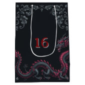Whimsical Black Red Dragon Damask Sweet 16 Bash ミディアムペーパーバッグ (裏面)