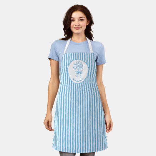 Whimsical Blue White Stripe Preppy Monogram エプロン (着用した状態)