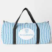 Whimsical Blue White Stripe Preppy Monogram ダッフルバッグ (正面)