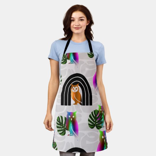 Whimsical Boho Owl & Tropical Monstera Leaf エプロン (着用した状態)