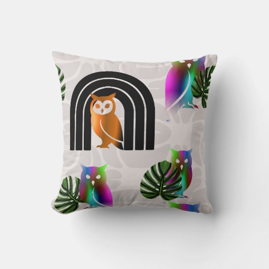 Whimsical Boho Owl & Tropical Monstera Leaf クッション (正面)