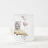 Whimsical Bookworm Kitten Two-Tone Mug – Magical フロストグラスマグカップ (正面左)