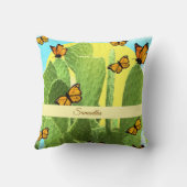 Whimsical Cactus And Butterflies クッション (裏面)