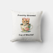 Whimsical Cat Throw Pillow クッション (正面)