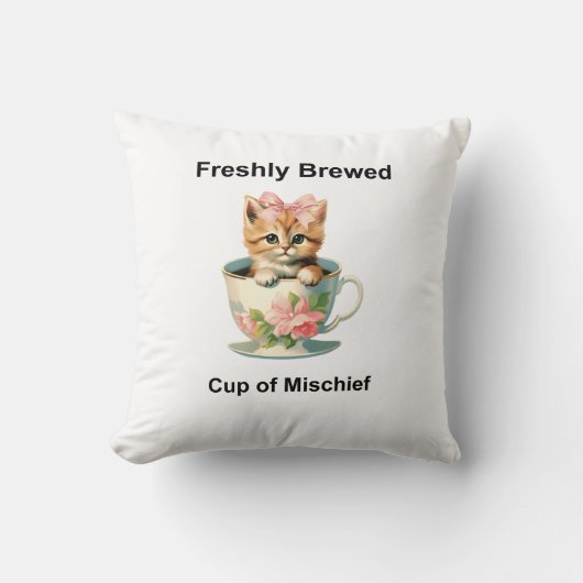 Whimsical Cat Throw Pillow クッション (正面)