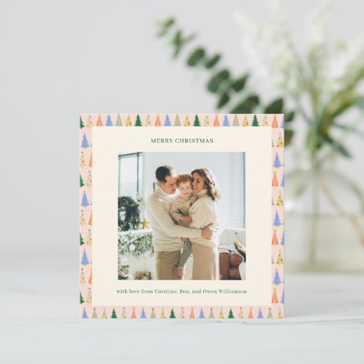 Whimsical Christmas Tree Border Photo Family Cute シーズンカード (スタンド正面)