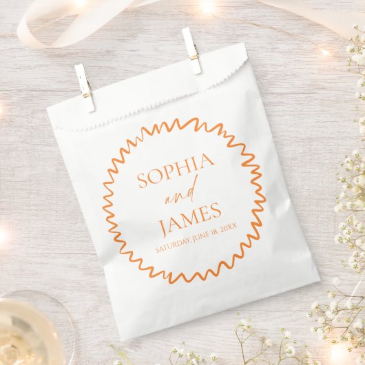Whimsical Citrus Orange Wavy Border Wedding フェイバーバッグ (クリップ留めされた状態)