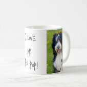 Whimsical dog in grass saying "I love my Pop Pop!" コーヒーマグカップ (正面右)