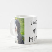 Whimsical dog in grass saying "I love my Pop Pop!" コーヒーマグカップ (正面左)