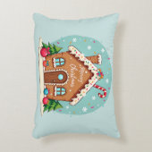 Whimsical Gingerbread House Christmas Scene アクセントクッション (正面(垂直))