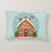 Whimsical Gingerbread House Christmas Scene アクセントクッション (裏面)