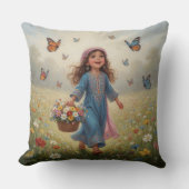Whimsical Girl  クッション (正面)