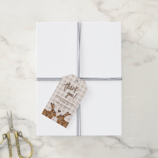 Whimsical Hare Bunnies In Love Wedding Thank You ギフトタグ (より糸付き)