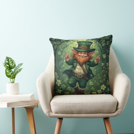 Whimsical Lucky-ish Leprechaun Lush Forest Nursery クッション (椅子)