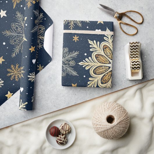 Whimsical Modern Navy Gold Snowflakes & Hearts ラッピングペーパー (クラフト)