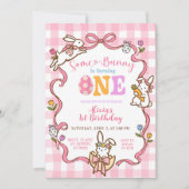 Whimsical Pink Gingham Bunny 1st Birthday Invitati 招待状 (正面)