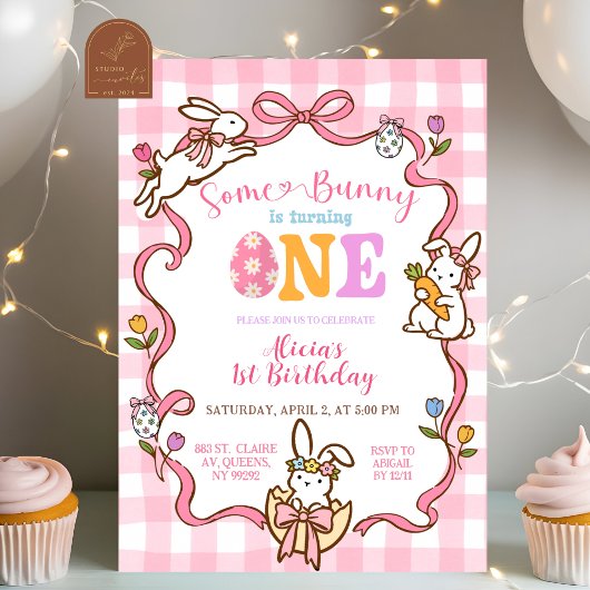 Whimsical Pink Gingham Bunny 1st Birthday Invitati 招待状