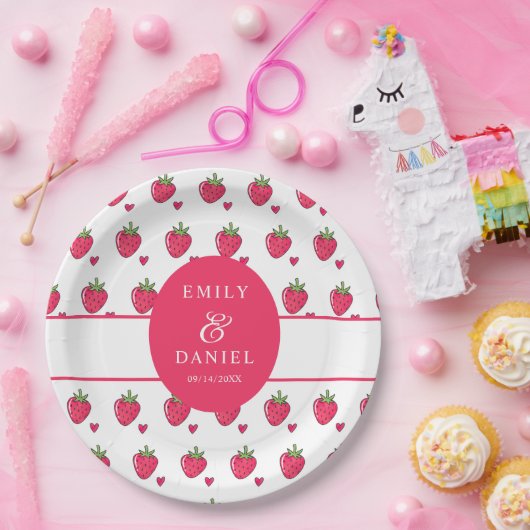 Whimsical Pink Strawberry Wedding ペーパープレート (パーティー)