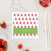 Whimsical Pink Strawberry Wedding Napkins スタンダードカクテルナプキン (インサイチュ)