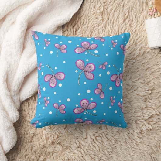 Whimsical Pink Three-Petal Throw Pillow クッション (ブランケット)