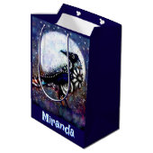 Whimsical Raven Moon Floral Personalized ミディアムペーパーバッグ (裏面アングル)