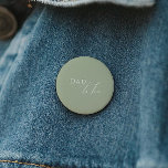 Whimsical Sage Green Baby Shower Dad To Be 缶バッジ<br><div class="desc">Introducing our whimsical sage green baby shower dad to be button, perfect for your simple modern boho celebration any season of the year! This button has a boho-chic, gender-neutral vibe with elegant calligraphy and a delicate minimalist design, making it ideal for both girls and boys. Plus, it's editable, so you...</div>