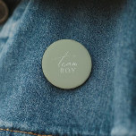 Whimsical Sage Green Gender Reveal Team Boy 缶バッジ<br><div class="desc">Introducing our whimsical sage green gender reveal team boy button, perfect for your simple modern boho celebration any season of the year! This button has a boho-chic, gender-neutral vibe with elegant calligraphy and a delicate minimalist design, making it ideal for both girls and boys. Plus, it's editable, so you can...</div>