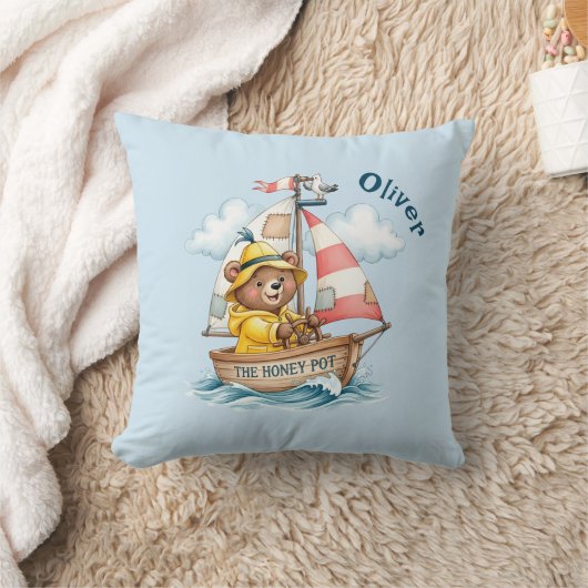 Whimsical Sailor Bear on Sailboat クッション (ブランケット)