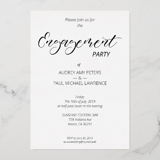 Whimsical Script Custom Photo Couple Engagement 箔招待状 (裏面)