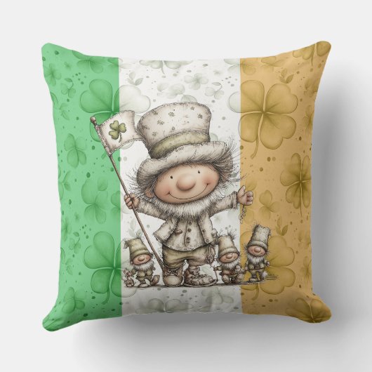Whimsical St. Patrick’s Day Characters  クッション (裏面)