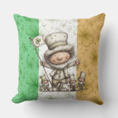 Whimsical St. Patrick’s Day Characters  クッション (正面)