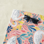 Whimsical Sweet Swans on Pale Pink ビーチタオル (インサイチュ)