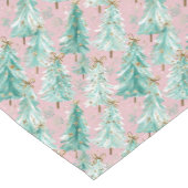 Whimsical Teal Christmas Trees on Pink ショートテーブルランナー (コーナー)