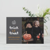 Whimsical Trick or Treat Script Halloween Photo シーズンカード (スタンド正面)