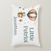 Whimsical Watercolor Bear アクセントクッション (正面(垂直))