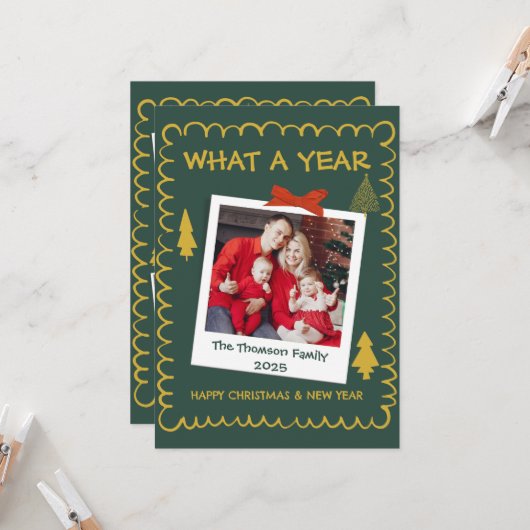 Whimsical What A Year Multi Photo Christmas Green  カード (正面/裏面インサイチュ)