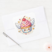 Whimsical Winged Cupcake – Cute design. スクエアシール (封筒)