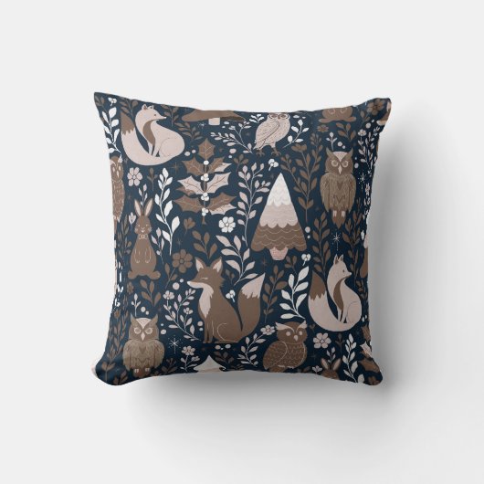 Whimsical Woodland Creatures Pattern クッション (正面)