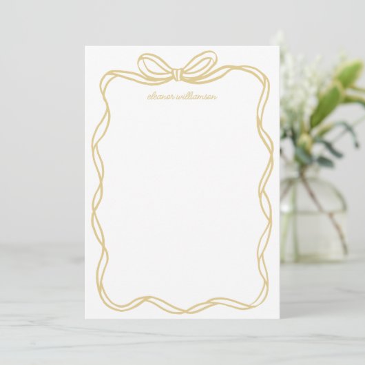 Whimsical Yellow Gold Bow Personalized Stationery ノートカード (スタンド正面)