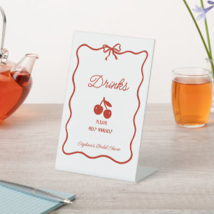 Whimsy Red 彼女はクラウンの上のチェリー ウェディングシャワー 台座サイン