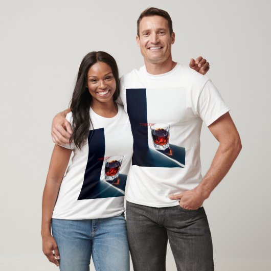 Whiskey in a Crystal Glass. Minimalist Art Tシャツ (ユニセックス)