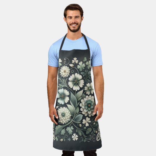 Whispered Clover Knotwork Garden エプロン (着用した状態)