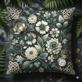 Whispered Clover Knotwork Garden クッション