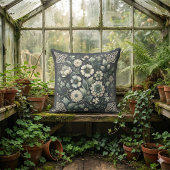 Whispered Clover Knotwork Garden クッション