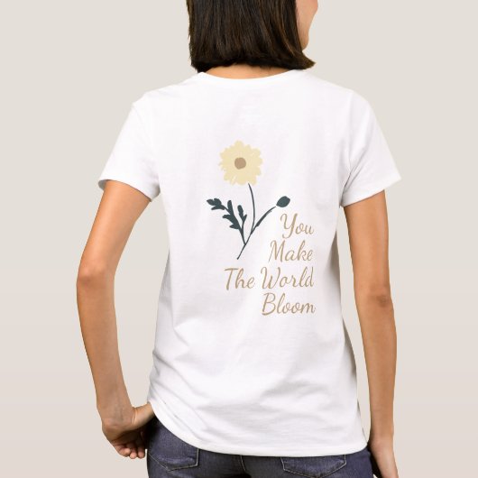 Whispering Meadow - Butter Yellow Floral & Text Tシャツ (裏面)